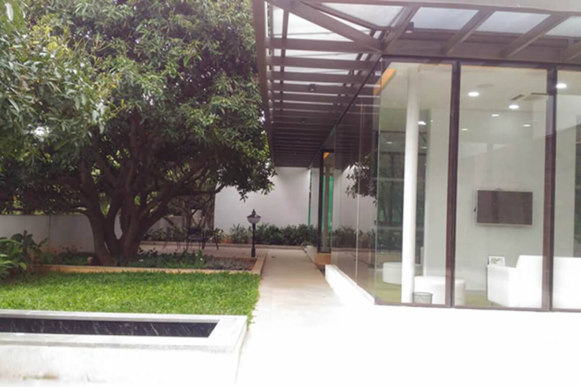 Living in Villas vs. Apartments